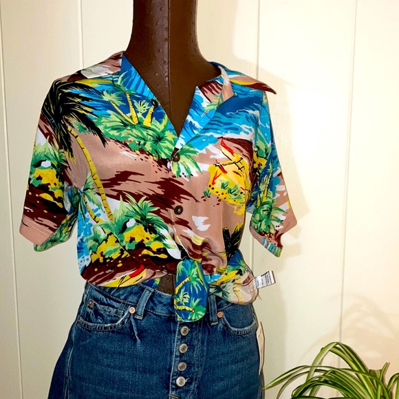Avanti Tops - Vintage Aloha print lady’s cut. 100% silk. Avanti